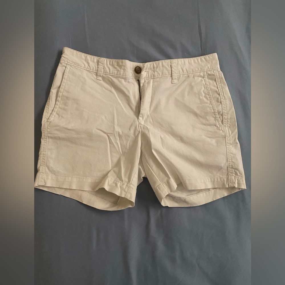 Cream / white shorts